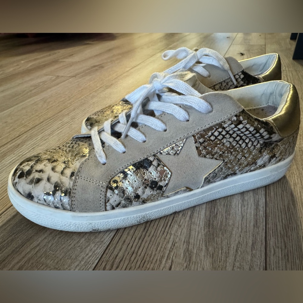 Steve Madden Women’s leather Snakeskin Sneakers
